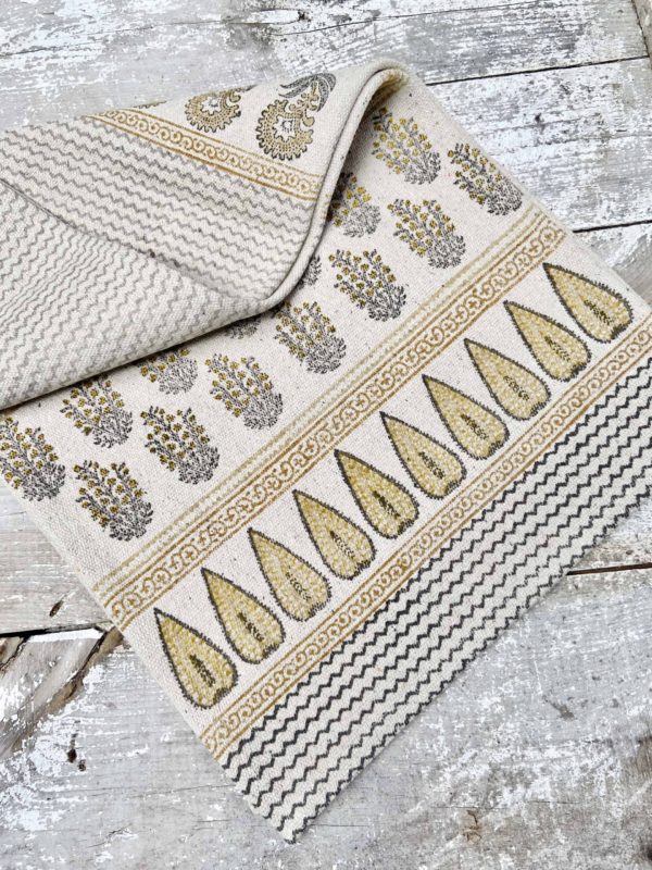 Bouquet Table Runner